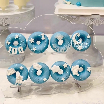 Il multi chiaro banco di mostra acrilico di punto di Tires per i biscotti del dessert agglutina